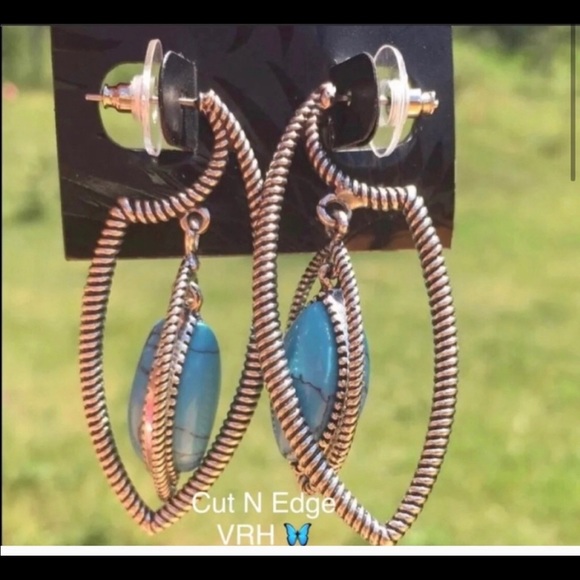 Montana Silversmith R47 Turquoise Earrings - Picture 2 of 2